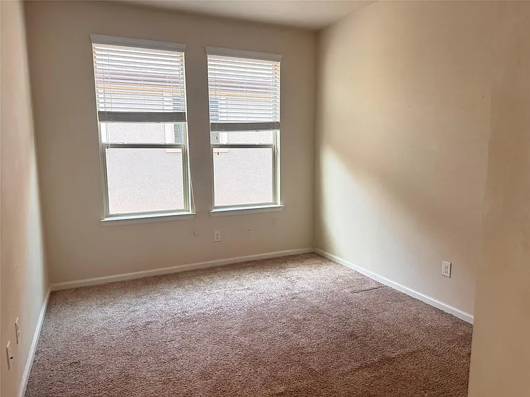 10009 Spring Shadows Park Cir — Photo 16