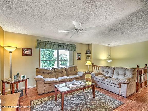 4th image of 12 Briarwood Ct