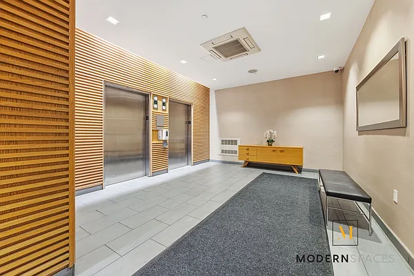 Entry / hallway, photo 1
