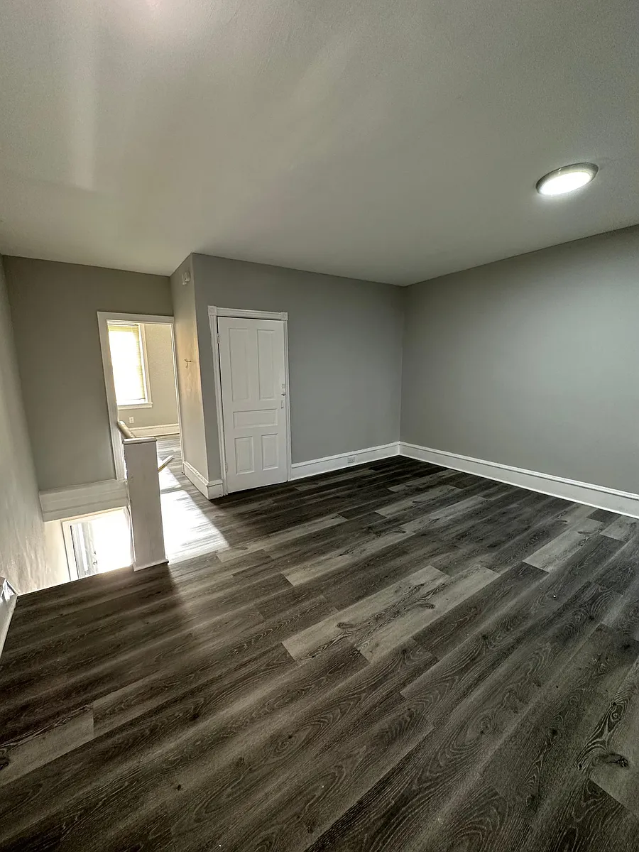 Building Photo - 1693 Margaret St #2