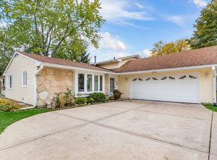 1171 Hunter Dr, Elgin, IL 60120