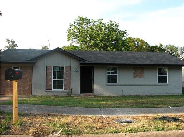 1st image of 9915 Gulf Palms Dr