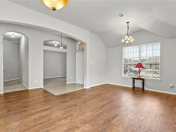 4th image of 417 Highview Cir
