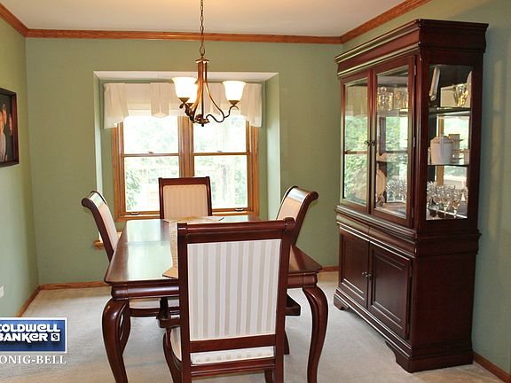 Elegant Formal Dining Room!