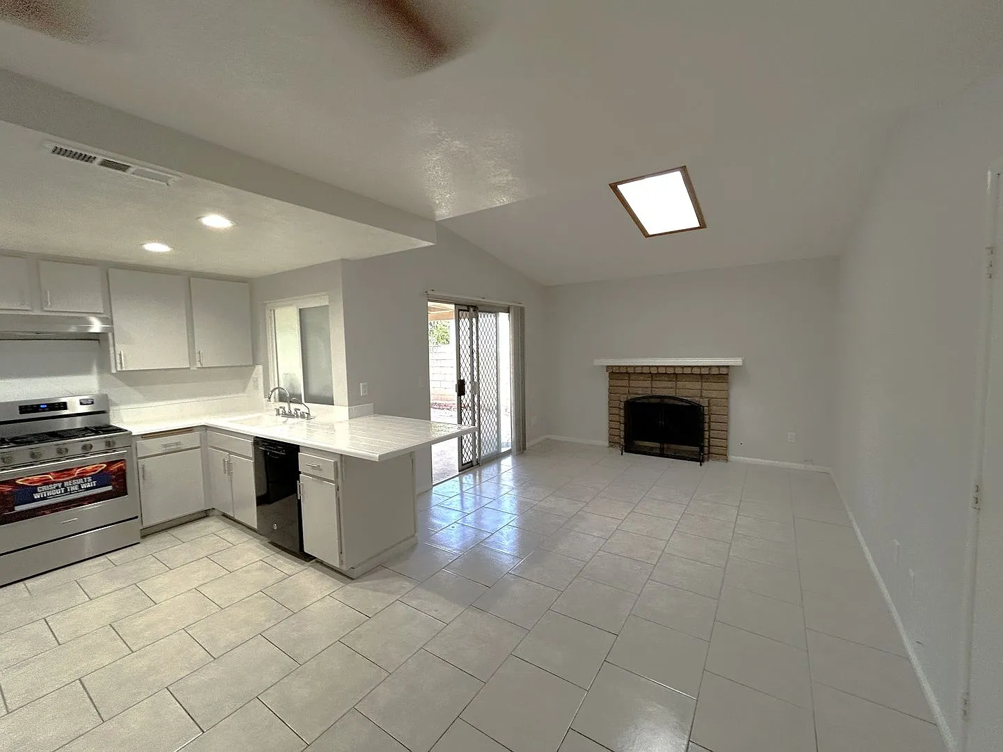 252 W Payson St Azusa 91702 (3 Bed / 1 Bath) — Photo 4