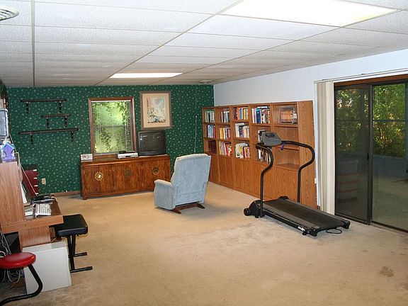 5th image of 2862 Suffolk Ct