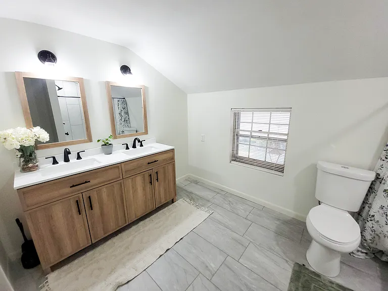 517 E McGee St — Photo 22