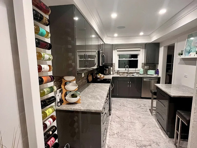 625 S 6th Ave — Photo 3