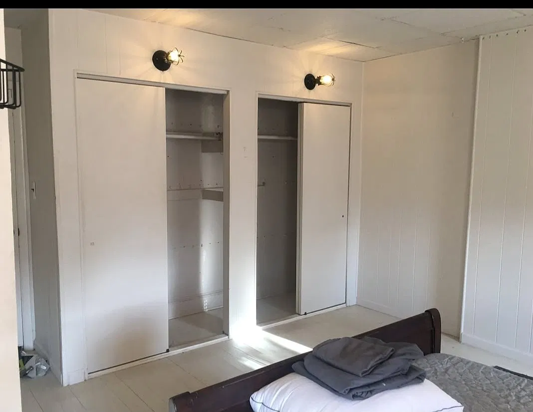 Nice size bedroom with 2 closets! — Photo 2