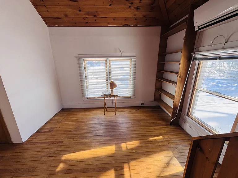 240 Pine St — Photo 3