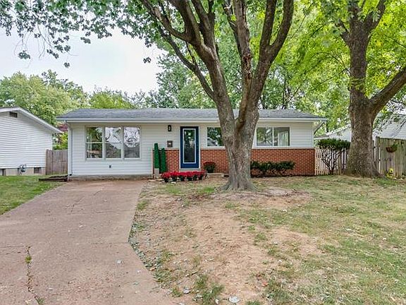 3rd image of 2306 Saint Robert Ln