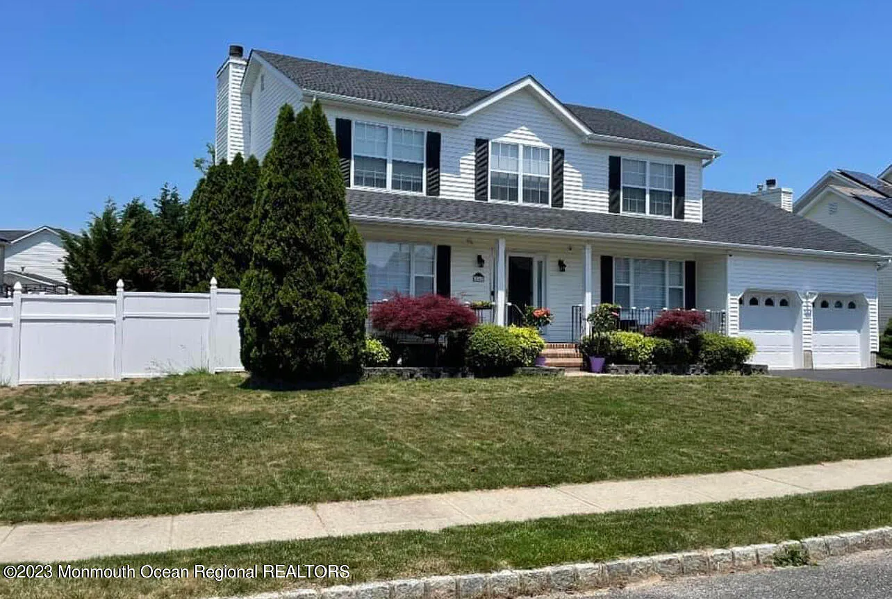 16 William Drive photo 1
