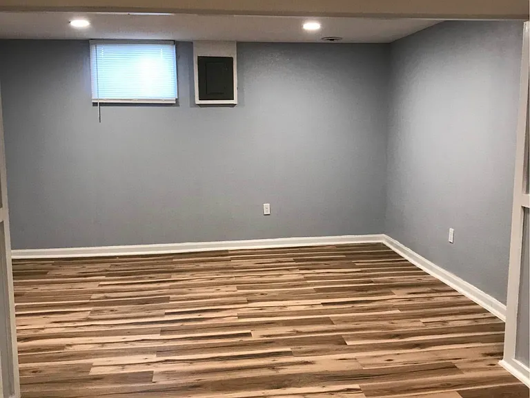 610 W College St — Photo 12