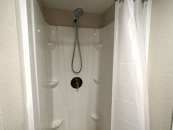 5th image of 471 N San Pedro St #3C