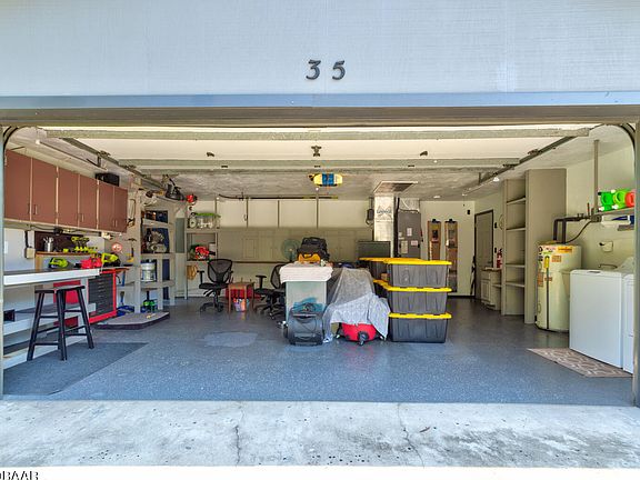 3rd image of 35 Whippoorwill Ln
