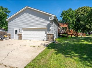 1224 Dewey Ave, Perry, IA 50220