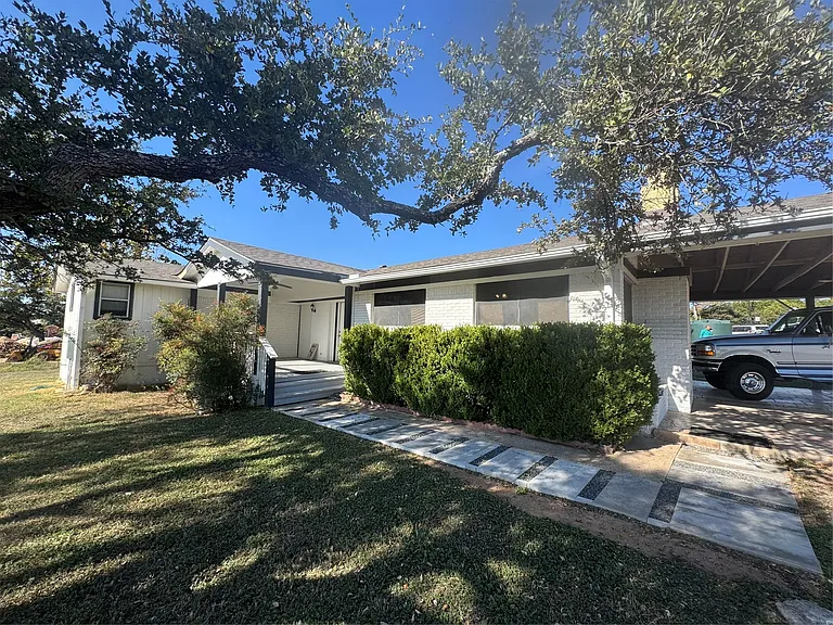 5300 W Highway 290 — Photo 2