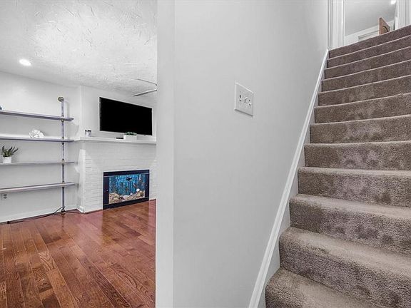 4th image of 343 42nd St