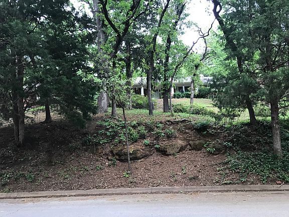 3rd image of 1403 Shady Creek Dr