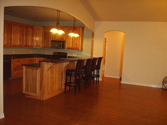 5th image of 2821 Lakeview Ln