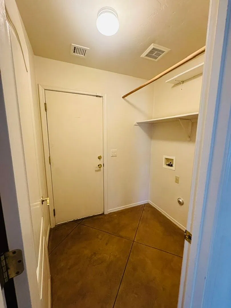 **Available After 11/30 Oro Valley- 4 Bedroom/ 2 Bathroom Home — Photo 3