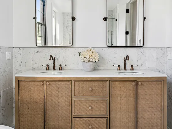 493 Hancock Street image 17 of 25