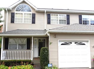 13 Springwood Ln, Huntington, NY 11743