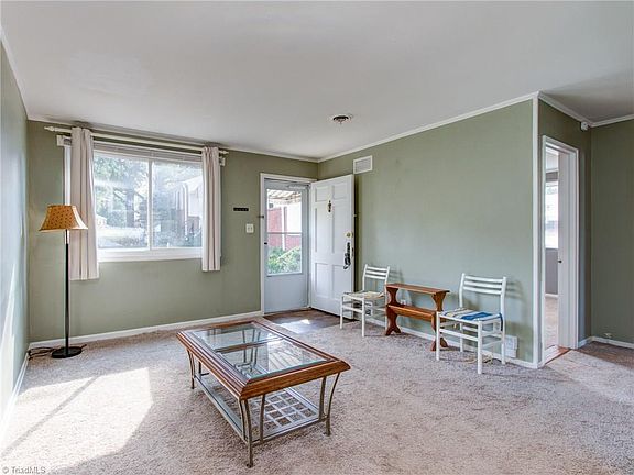 5th image of 1820 Villa Dr
