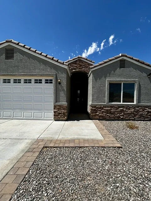 4 bed, 1568 sqft, $2,400 — Photo 3