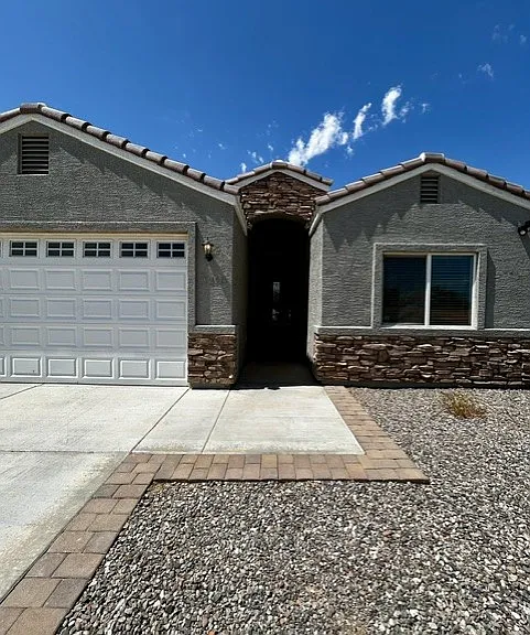 1298 E Avenida Fresca — Photo 3