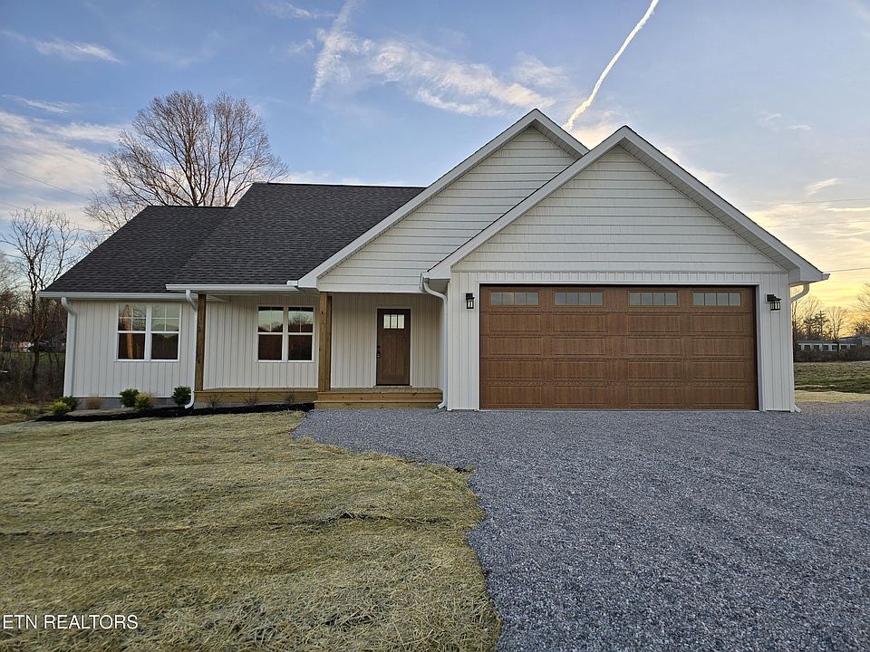 1st image of 214 Hemlock Springs Dr