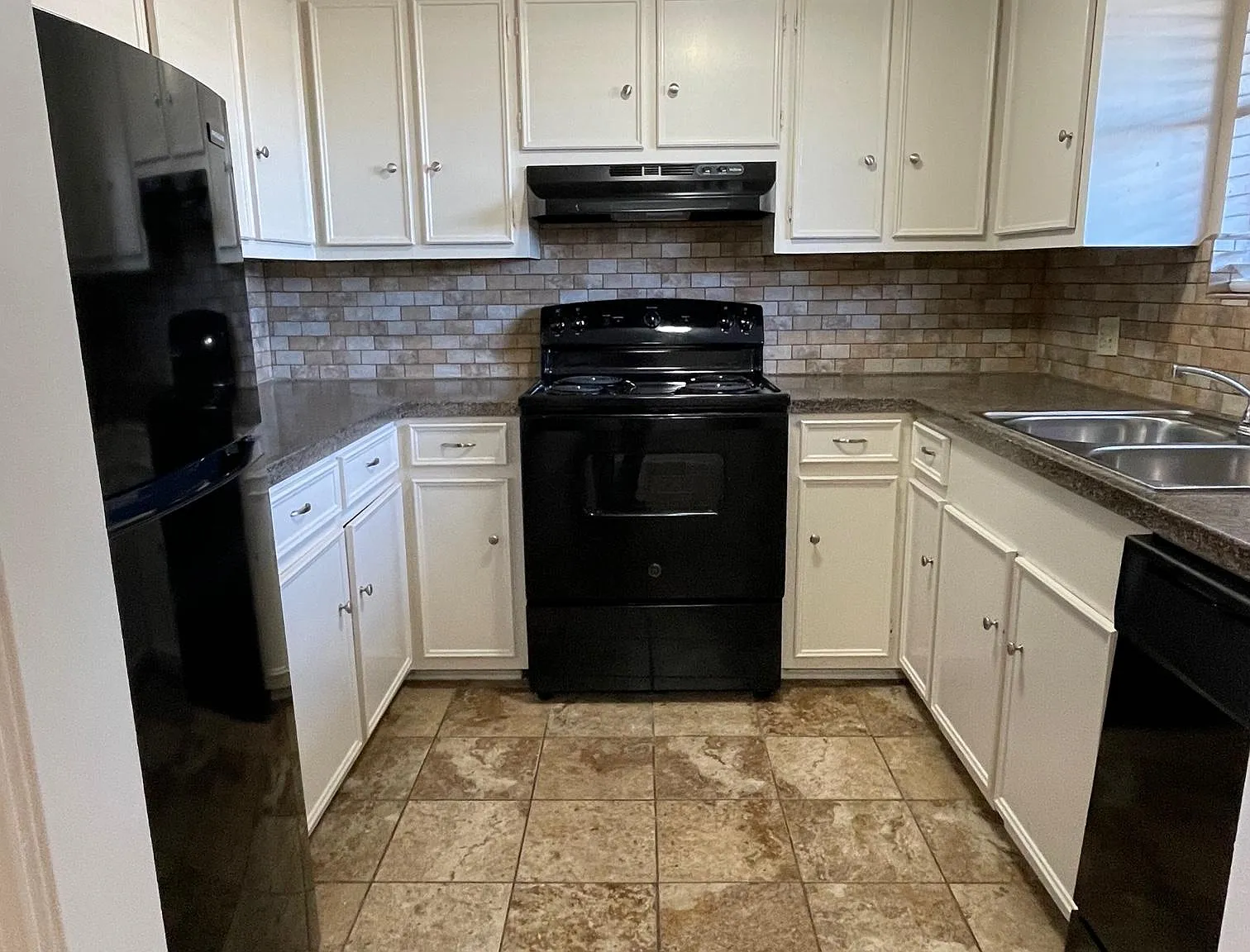 200 S Anderson St — Photo 1