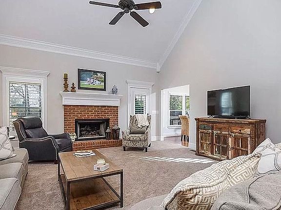 4th image of 1020 Brockton Ct