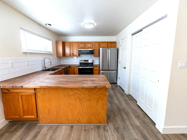 1240 Bunting Ave #1 — Photo 4