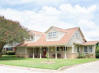 1923 Saint Lawrence St, Gonzales, TX 78629