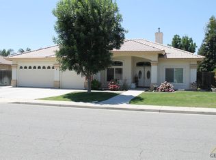 763 Pheasant Run Dr, Shafter, CA 93263