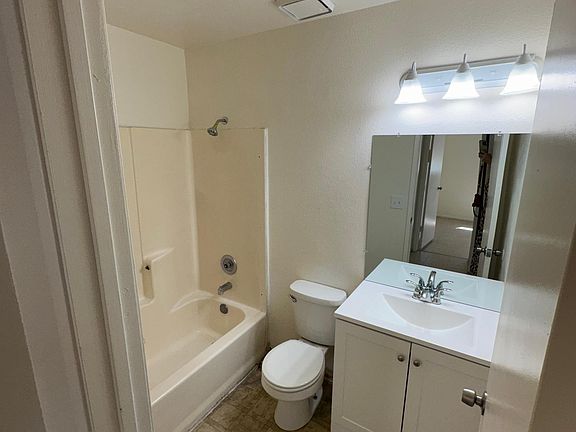 4th image of 311 Roosevelt Ave #C