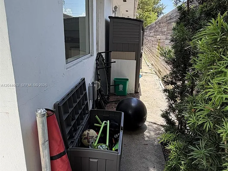 2401 SW 16th Ct — Photo 13