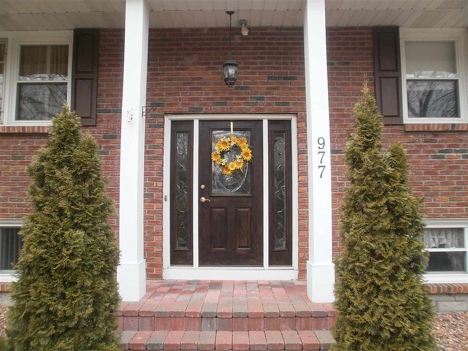 1st image of 977 Avon Crest Blvd