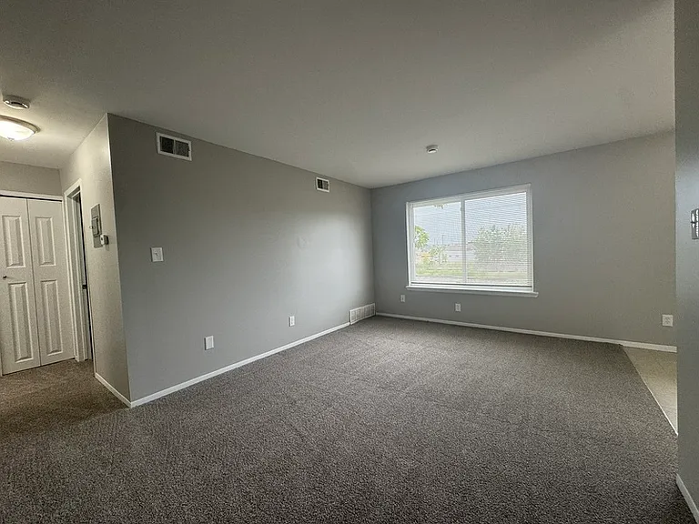 939 James St #11 — Photo 6