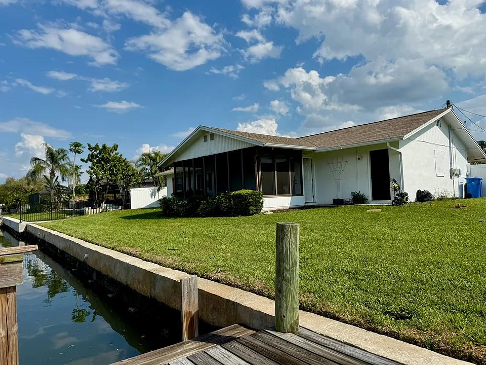 8719 Tahiti Ln