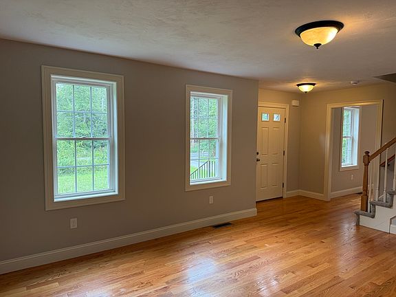 3rd image of 293 Miller St
