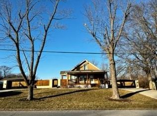 1712 E T C Lea Rd, Independence, MO 64050