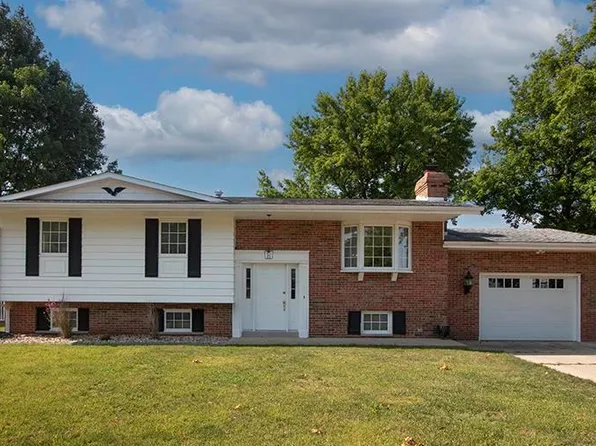 10 N 6th St, Breese, IL 62230