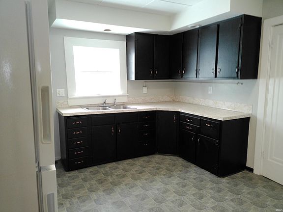 3rd image of 1619 Leer St