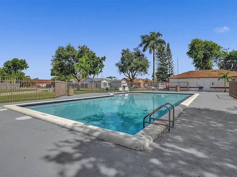 11529 SW 133rd Ter — Photo 33