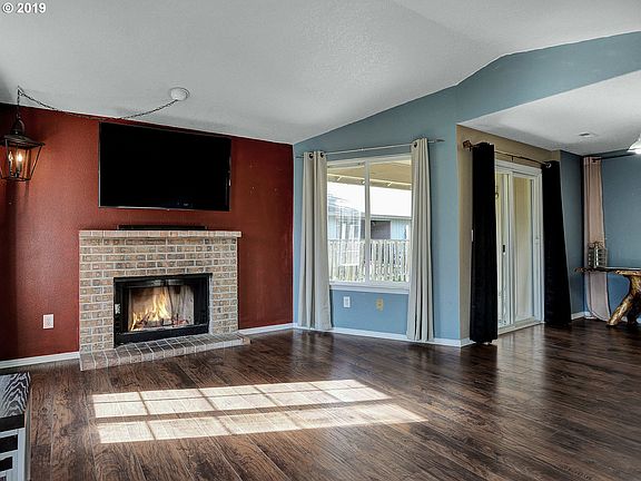 5th image of 10716 NE 70th St