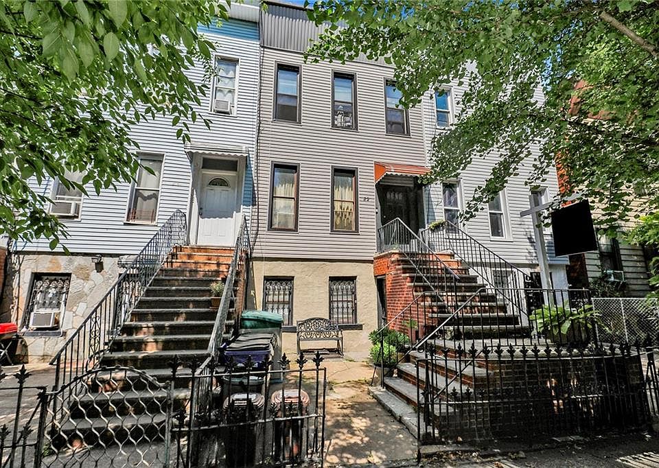 1st image of 22 Roosevelt Pl