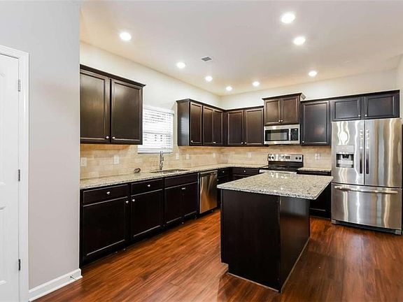 5th image of 228 Stephens Mill Dr