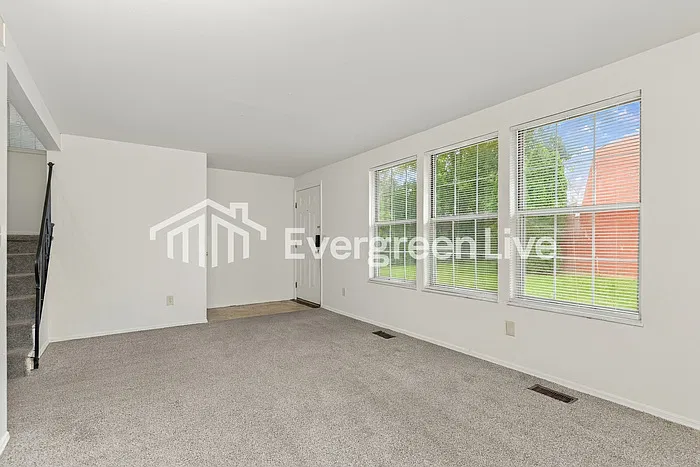 3 bed, 1.5 bath, 1555 sqft, $1,095 — Photo 4